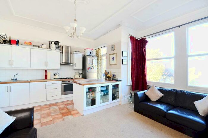 2 Bedroom Flat To Rent In Alexandra Park Road, Alexandra Park, London, N22