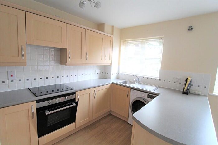 2 Bedroom Flat To Rent In School Meadow, Guildford, GU2