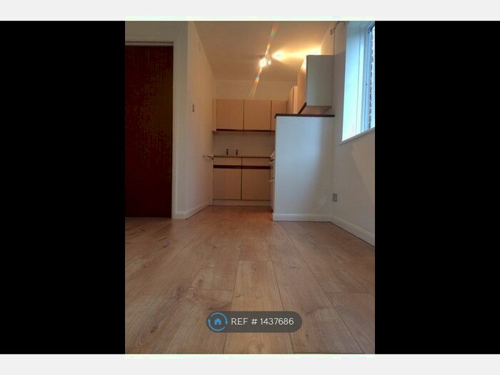 Studio To Rent In Cedars Court, Guildford, GU1