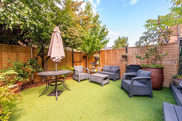 1 Bedroom Flat To Rent In Cumberland Road, Ealing, London, W7