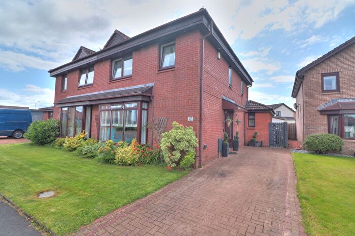 4 Bedroom Semi-Detached House For Sale In Hawthorn Crescent, Erskine, PA8