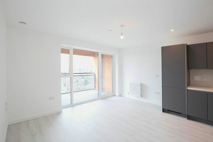1 Bedroom Flat To Rent In Western Circus, East Acton, Londn, W3