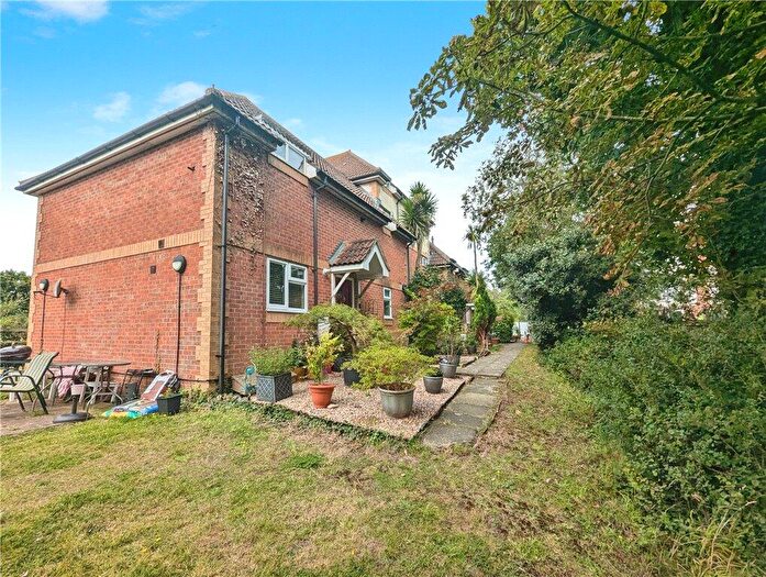 1 Bedroom Apartment For Sale In Weston Lane, Southampton, Hampshire, SO19