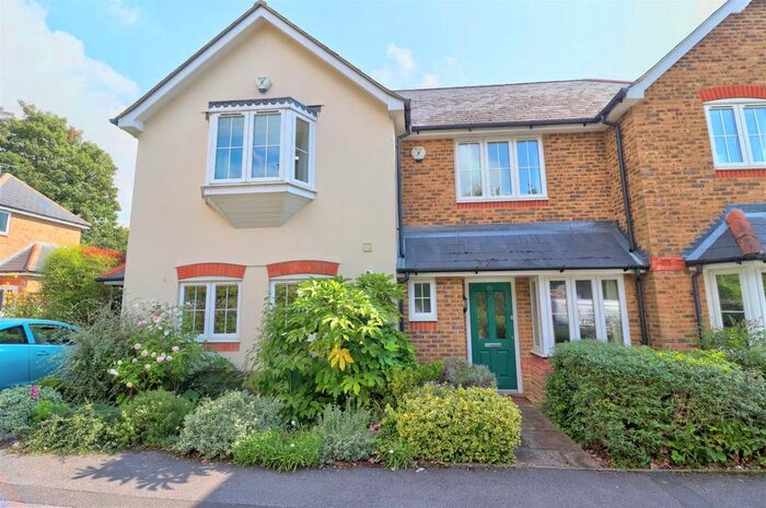 2 Bedroom Detached House To Rent In Hillside Gardens, Amersham, Buckinghamshire, HP7