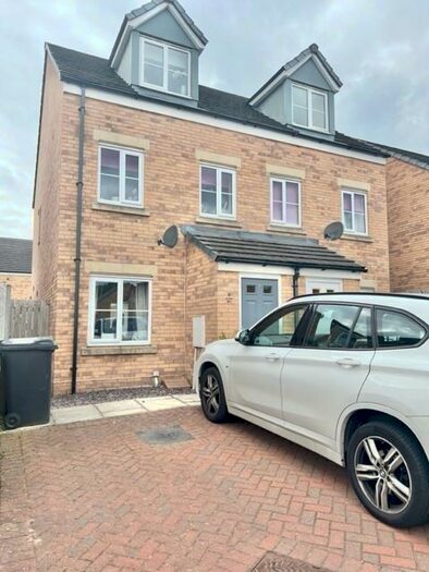 3 Bedroom Semi-Detached House To Rent In Asquith Mews, Halifax, HX3