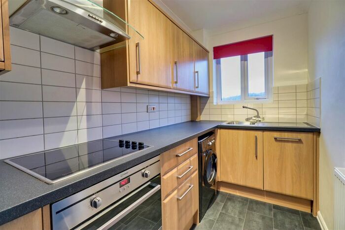 2 Bedroom Flat To Rent In Town Street, Horsforth, Leeds LS18