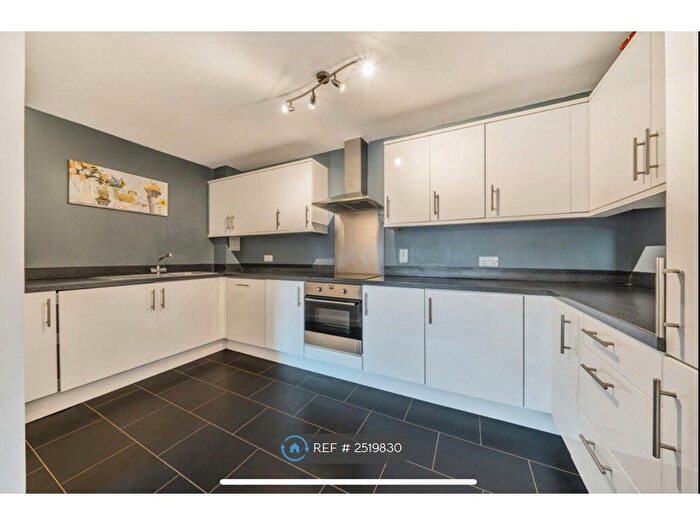 3 Bedroom Flat To Rent In Kennet Street, Reading, RG1