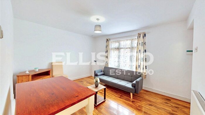 2 Bedroom Bungalow To Rent In Bengarth Road, Northolt, UB5