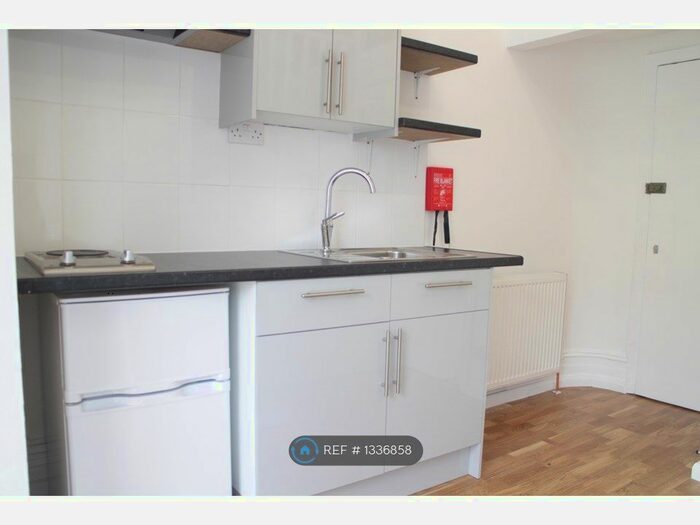 Studio To Rent In Shepherds Bush, London, W12