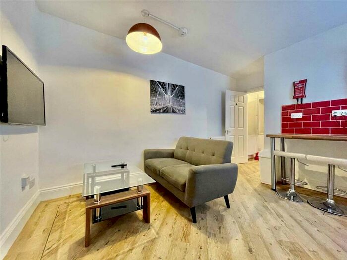 2 Bedroom Apartment To Rent In Evelyn Place, Plymouth, PL4