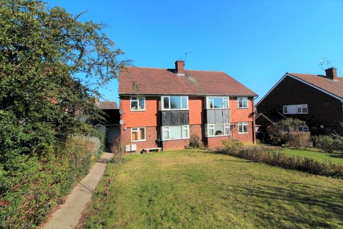 3 Bedroom Maisonette To Rent In Gerrards Close, London, N14