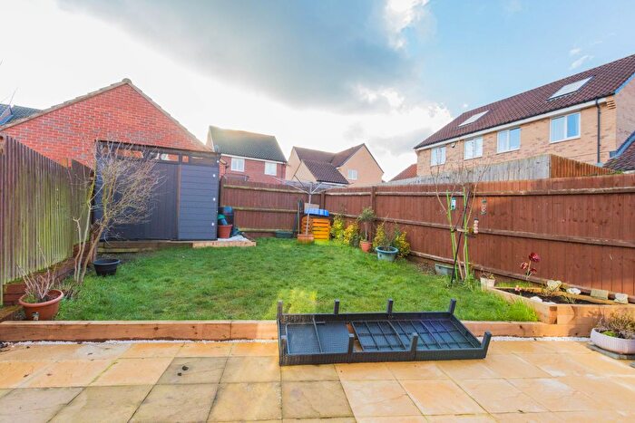 3 Bedroom Detached House For Sale In Harrington Road, Irthlingborough, NN9