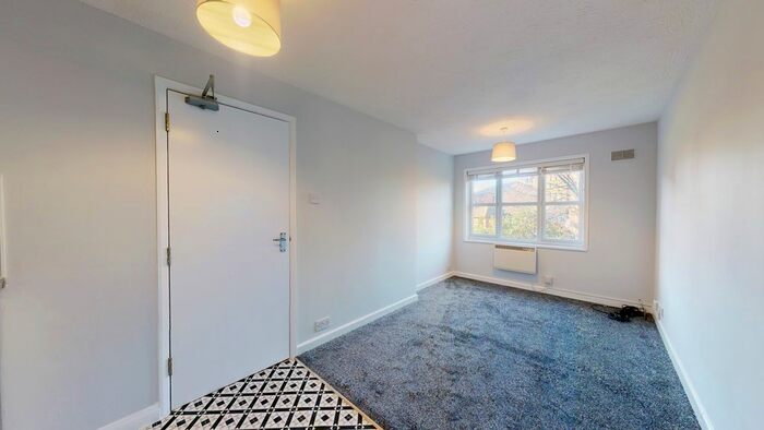 2 Bedroom Flat To Rent In Curtis Drive, London, W3