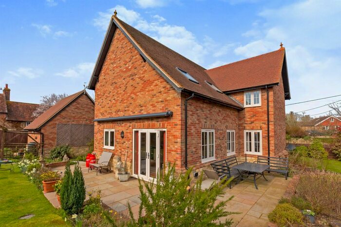 4 Bedroom Detached House For Sale In Church Lane, Oving, Aylesbury, HP22