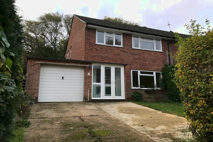 3 Bedroom Semi-Detached House To Rent In Sheepfold Lane, Amersham HP7