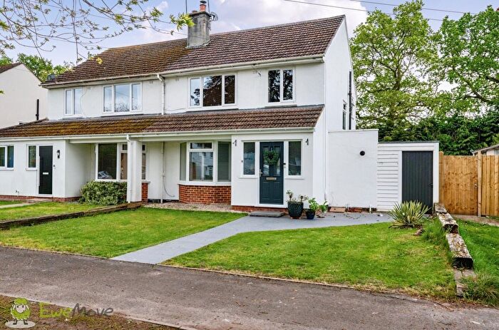 3 Bedroom Semi Detached House For Sale In Priors Road, Tadley, Hampshire, RG26
