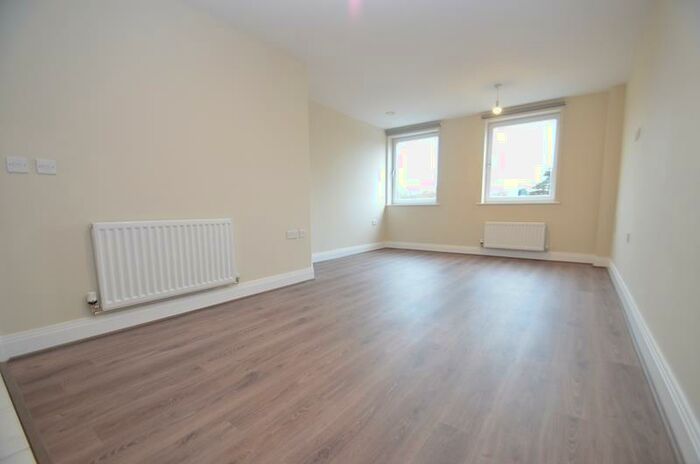1 Bedroom Flat To Rent In Clearview House, Pinner Road, Northwood, HA6