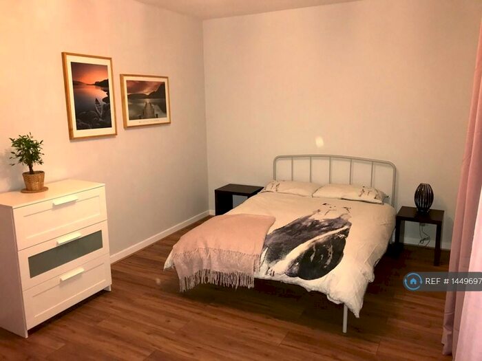 1 Bedroom Flat To Rent In Pittodrie Place, Aberdeen, AB24