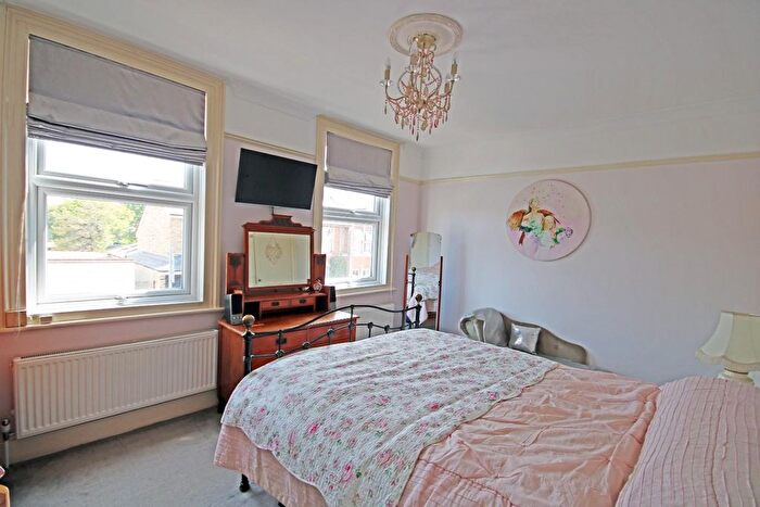 2 Bedroom Detached House For Sale In Princes Road, Ashford, TW15