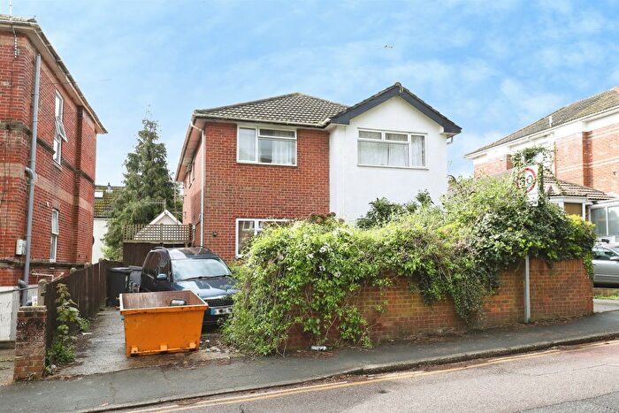 2 Bedroom Flat For Sale In Southcote Road, Bournemouth, BH1