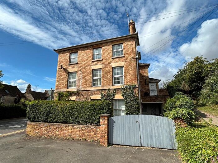 2 Bedroom Apartment For Sale In Tinwell Road, Stamford, PE9