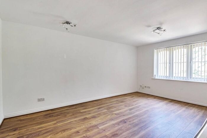 2 Bedroom Flat To Rent In Hallam Close, Watford, WD24