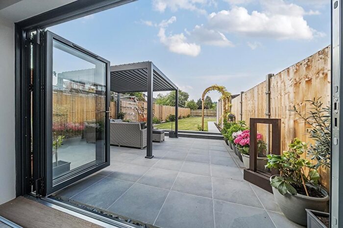 2 Bedroom Maisonette For Sale In Windsor, Berkshire, SL4