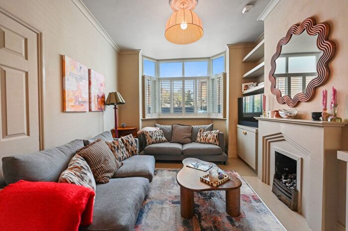3 Bedroom Terraced House For Sale In Union Road, London, N11