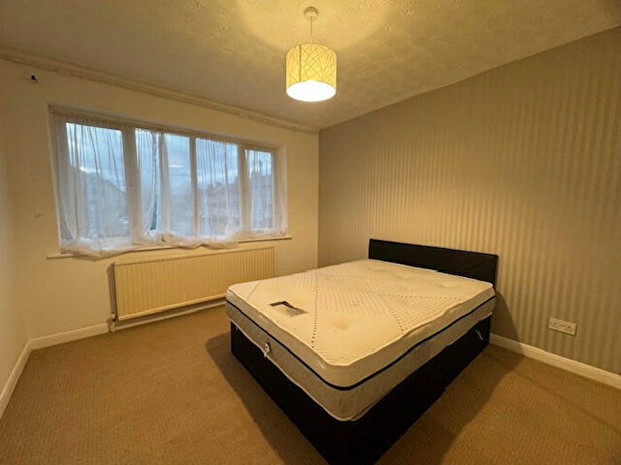 2 Bedroom Flat To Rent In No Deposit Option, Acorn Court, Oaks Lane, Ilford, IG2