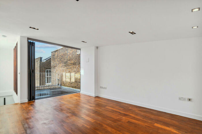 3 Bedroom Terraced House To Rent In Haven Mews, Islington, N1