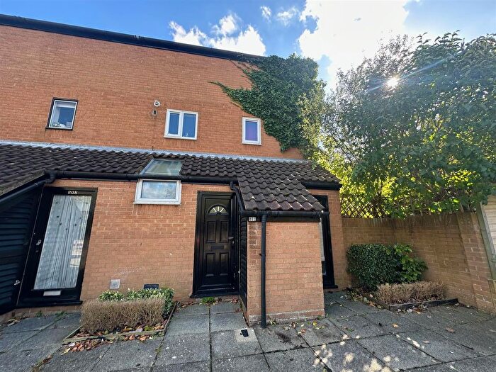 1 Bedroom Flat To Rent In North Row, Milton Keynes, MK9