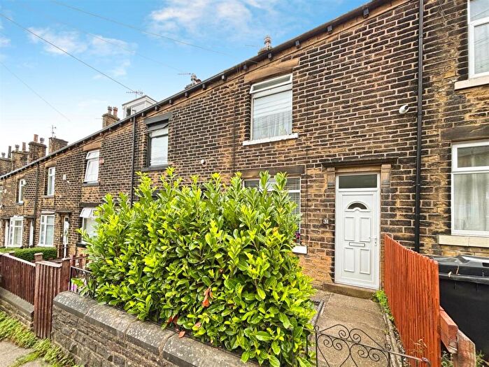 3 Bedroom Terraced House For Sale In Poplar Avenue, Bradford, BD7