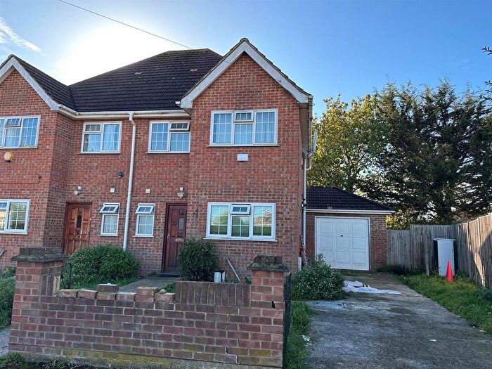 3 Bedroom Semi-Detached House To Rent In Lime Grove, Hayes, UB3