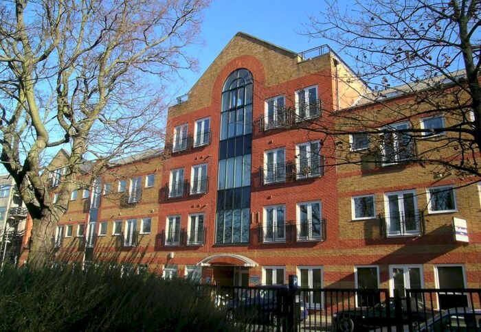 3 Bedroom Flat To Rent In Park House, Northfields, London, SW18