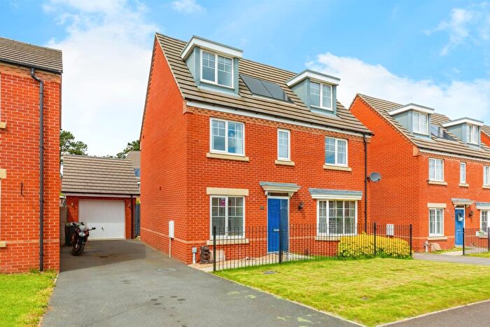 5 Bedroom Detached House For Sale In Darsdale Drive, Raunds, Wellingborough, NN9