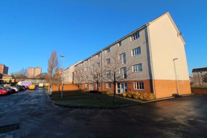 2 Bedroom Maisonette To Rent In Glenmore Place, Glasgow, G42