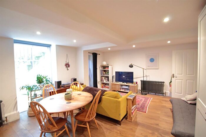 1 Bedroom Flat To Rent In Brixton Road, Brixton, SW9