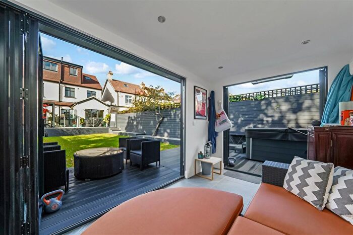 5 Bedroom Semi-Detached House For Sale In Eglington Road, North Chingford, E4