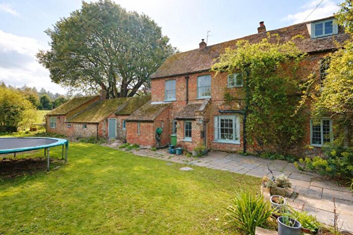 5 Bedroom Semi-Detached House For Sale In High Street, Lewknor, OX49