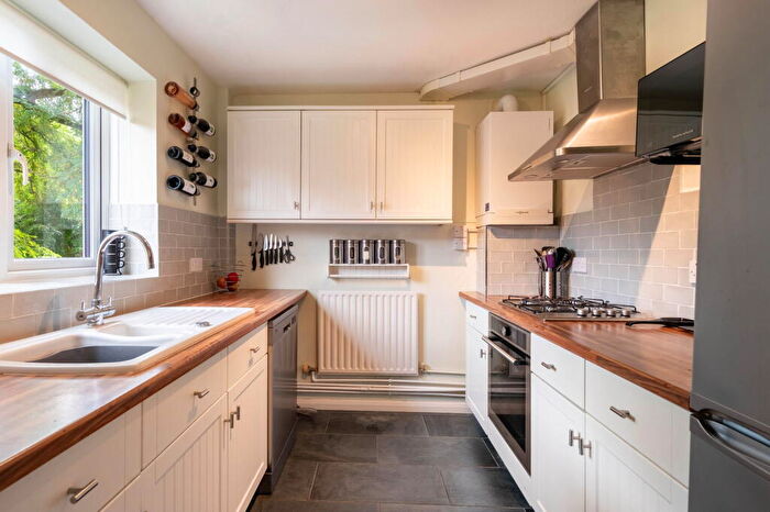 2 Bedroom Apartment For Sale In Taylor Close, St. Albans, AL4