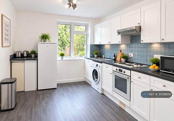 5 Bedroom Flat To Rent In Walm Lane, London, NW2