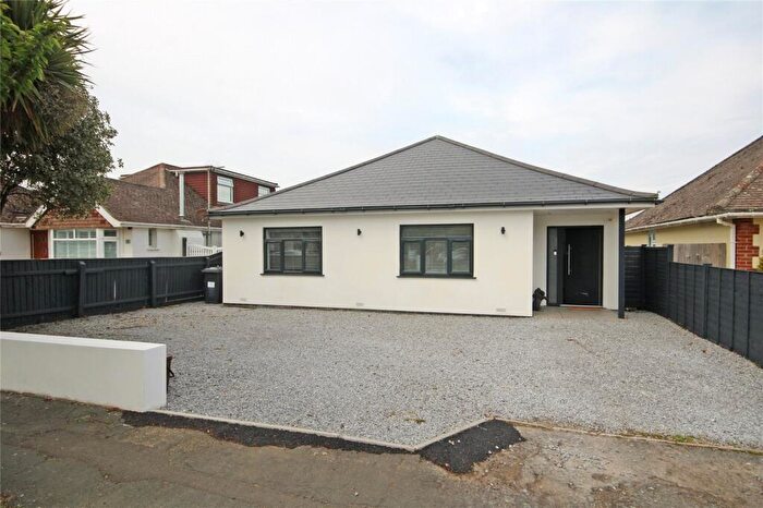 3 Bedroom Bungalow For Sale In Seacroft Avenue, Barton On Sea, New Milton, Hampshire, BH25