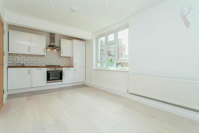 3 Bedroom Flat To Rent In Wenlock Street, Hoxton, London, N1