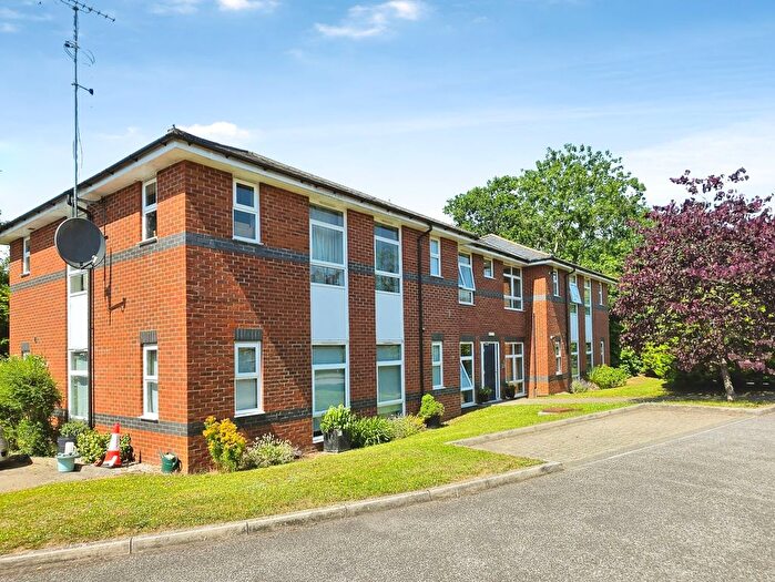 2 Bedroom Flat To Rent In Wrecclesham, Farnham, GU10