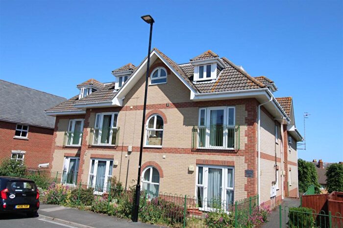 1 Bedroom Flat For Sale In Newport Road, Cowes, PO31