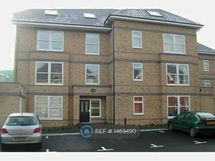 2 Bedroom Flat To Rent In Steeple Court, Egham, TW20