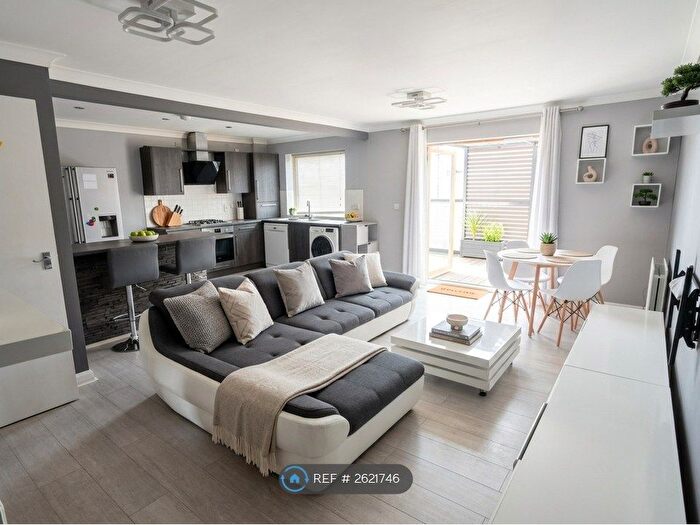 2 Bedroom Flat To Rent In Hening Avenue, Ipswich, IP3