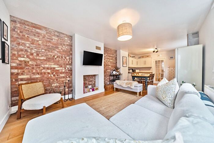 3 Bedroom Flat For Sale In Ferrers Road, Streatham, London, SW16