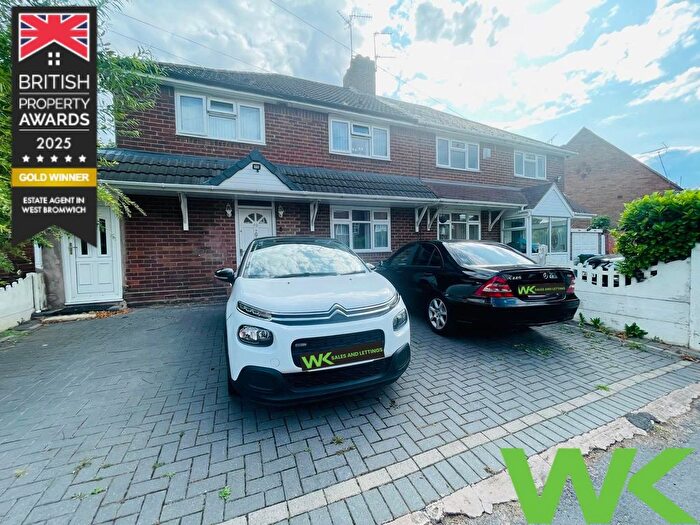 4 Bedroom Semi-detached House For Sale In Beverley Road, West Bromwich, B71