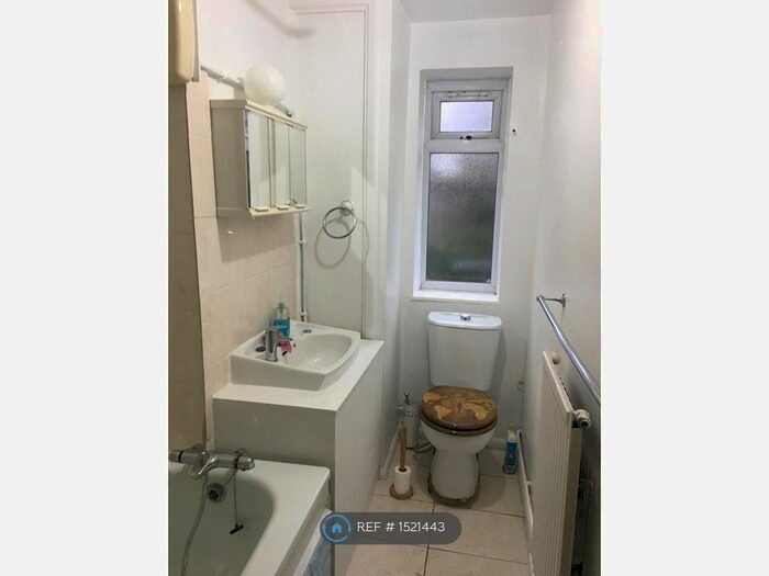 1 Bedroom Flat To Rent In Horton Road, West Drayton, UB7